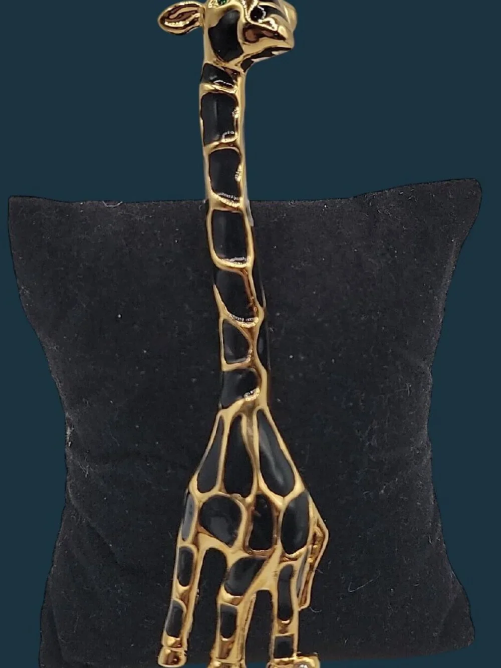 Unbranded elegant giraffe